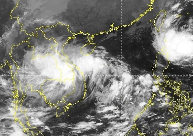 Áp thấp nhiệt đới đổ bộ đất liền từ Quảng Nam đến Quảng Ngãi (Ảnh: TTKTTV) Áp thấp nhiệt đới đổ bộ đất liền từ Quảng Nam đến Quảng Ngãi (Ảnh: TTKTTV)