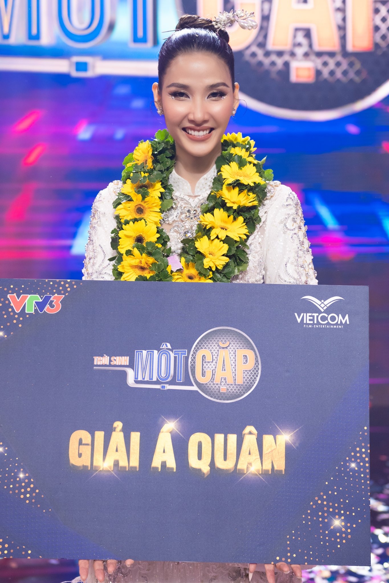 Việc đạt giả Á quân cuộc thi tài năng khiến Hoàng Thùy có động lực thử sức mình với âm nhạc