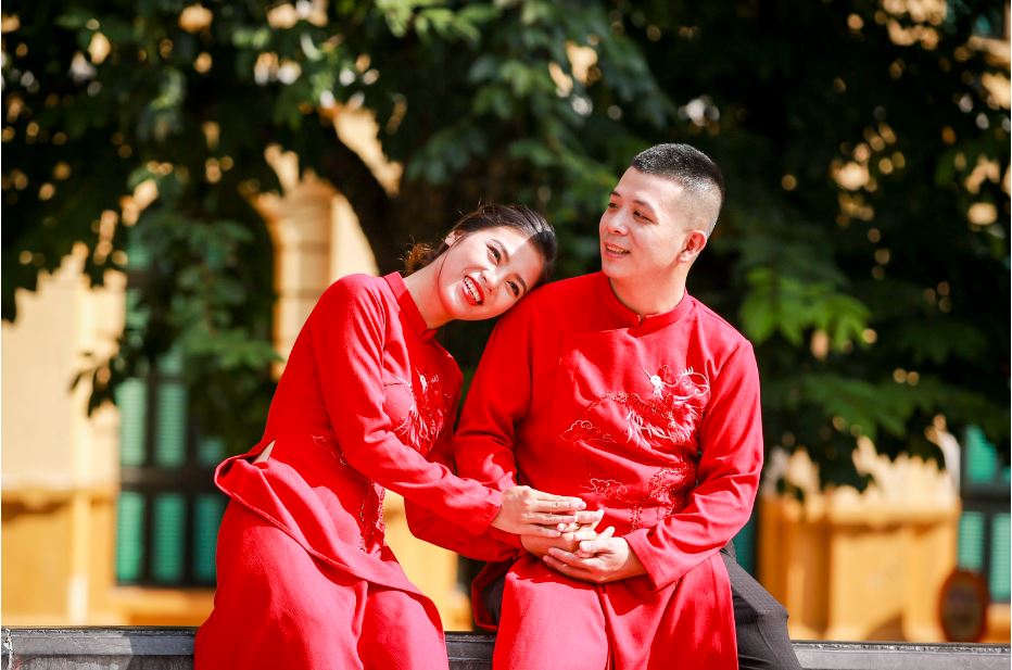 Được biết, năm 2013, 10 đôi trẻ tổ chức lễ cưới tại trường Tiểu học Thịnh Liệt, quận Hoàng Mai. Bốn năm sau, đám cưới cho 20 đôi trẻ theo nếp sống mới và 'Đám cưới vàng' cho 20 đôi cụ ông - cụ bà chung sống hạnh phúc từ 50 năm trở lên diễn ra tại công viên Bách Thảo, quận Ba Đình.