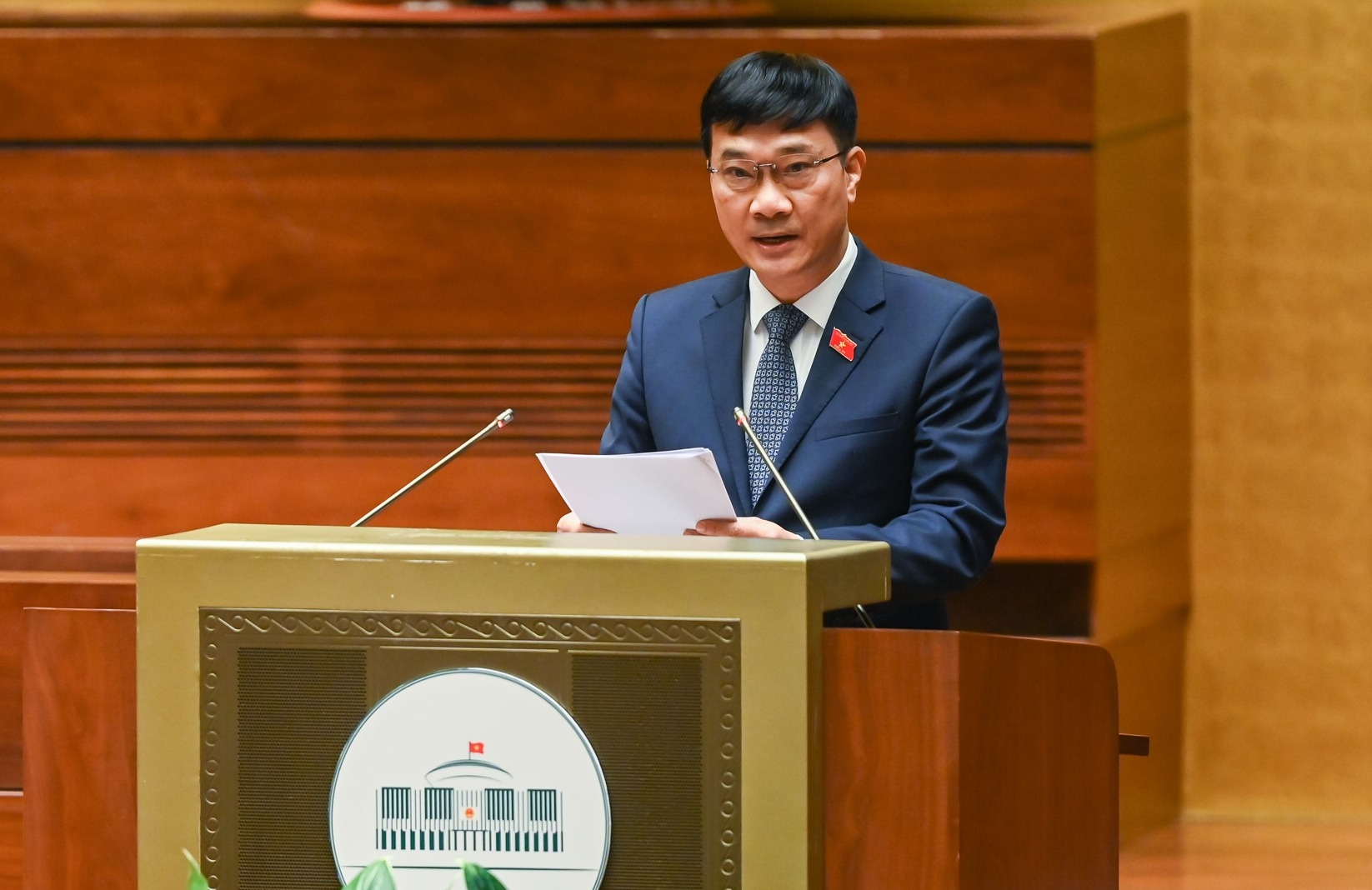 Chủ nhiệm Ủy ban Kinh tế Quốc hội Vũ Hồng Thanh thẩm tra báo cáo kinh tế xã hội của Chính phủ (Ảnh: Quochoi.vn).