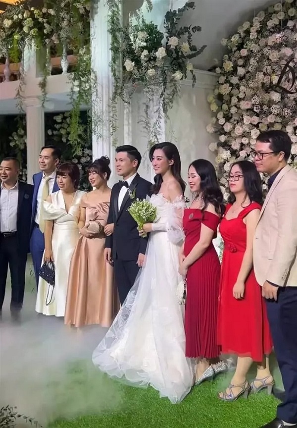 Hé lộ danh tính người mừng cưới Hoa hậu Đỗ Mỹ Linh 1 cây vàng - Ảnh 2