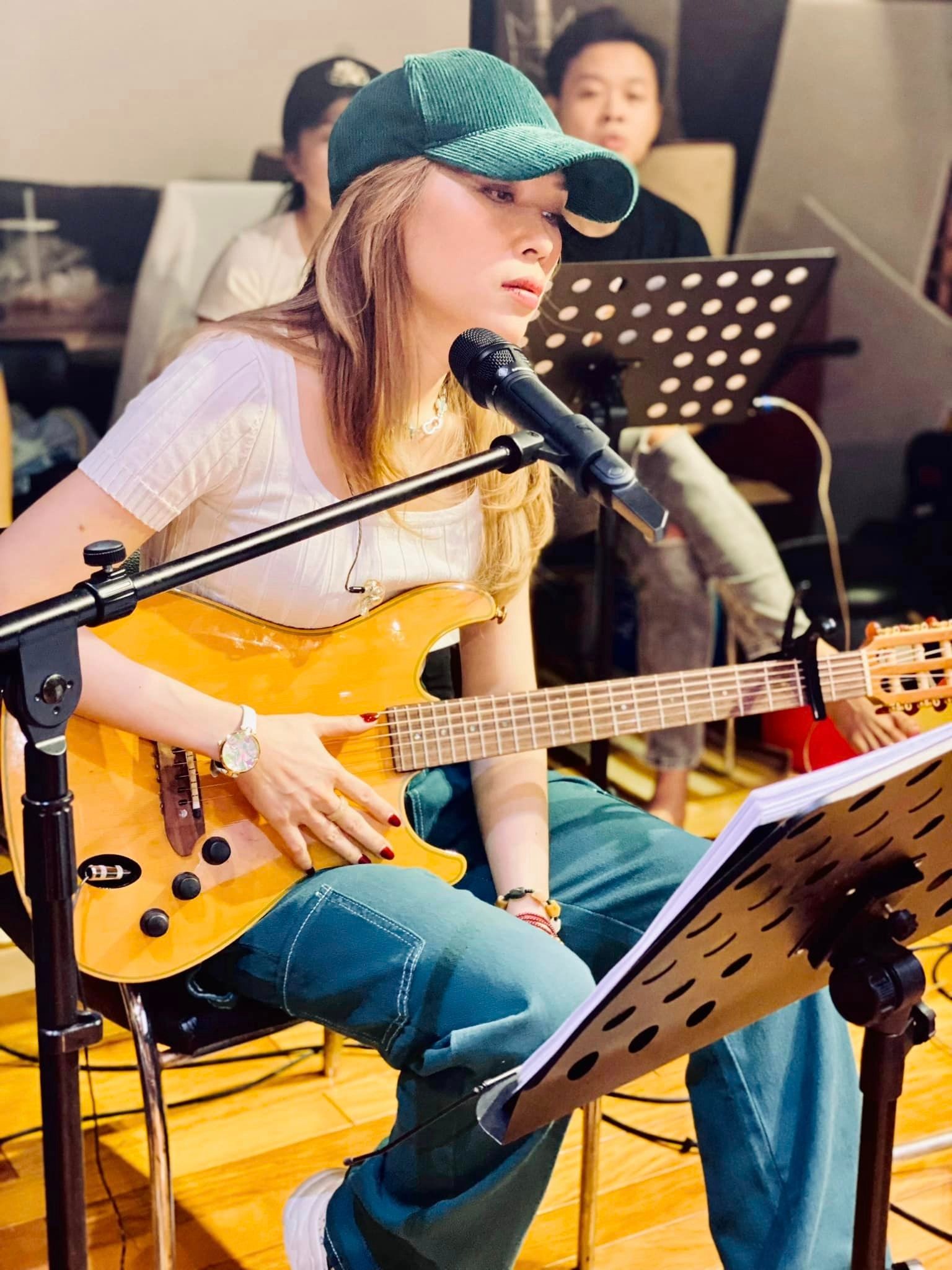 Gương mặt phảng phất sự mệt mỏi của Mỹ Tâm