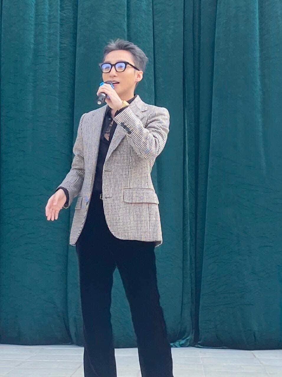 Sơn Tùng về trường cũ hát, có hành động 10 điểm khiến fan tự hào - Ảnh 4