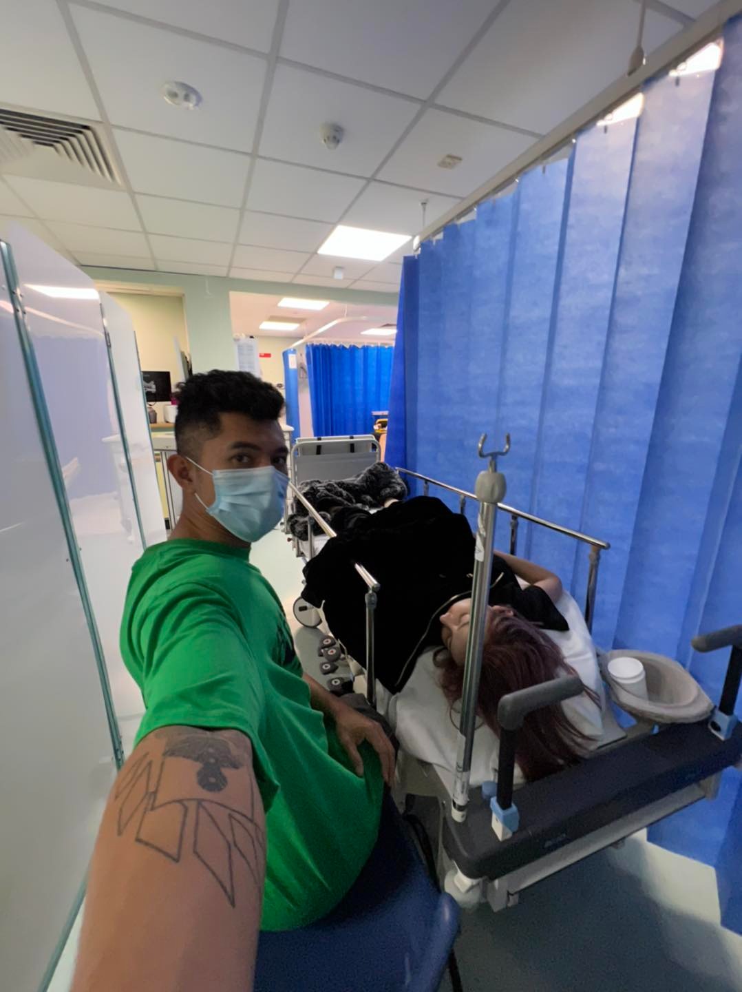 Lần đầu đi diễn ở trời Âu, Lương Bằng Quang phải đưa Ngân 98 nhập viện lúc nửa đêm - Ảnh 3