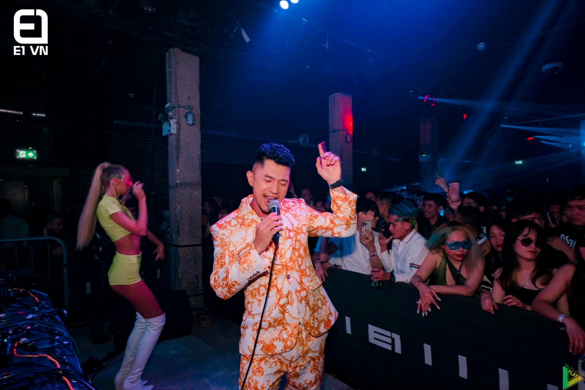 Lần đầu đi diễn ở trời Âu, Lương Bằng Quang phải đưa Ngân 98 nhập viện lúc nửa đêm - Ảnh 4