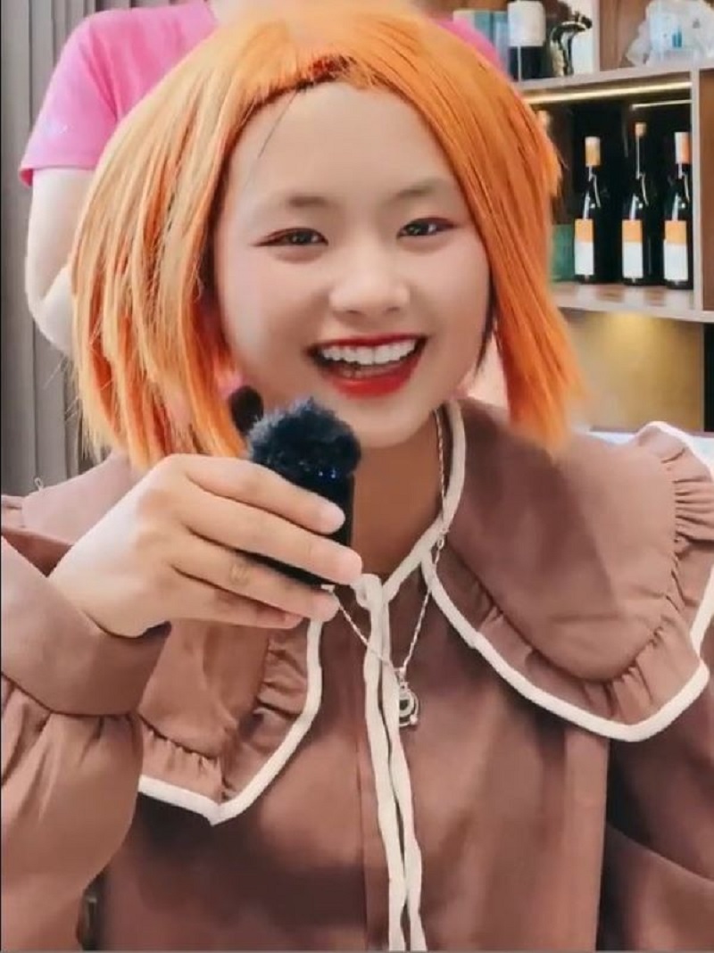 Phúng Phính Hà Giang thay đổi phong cách, hóa nàng thơ với áo dài trắng - Ảnh 4