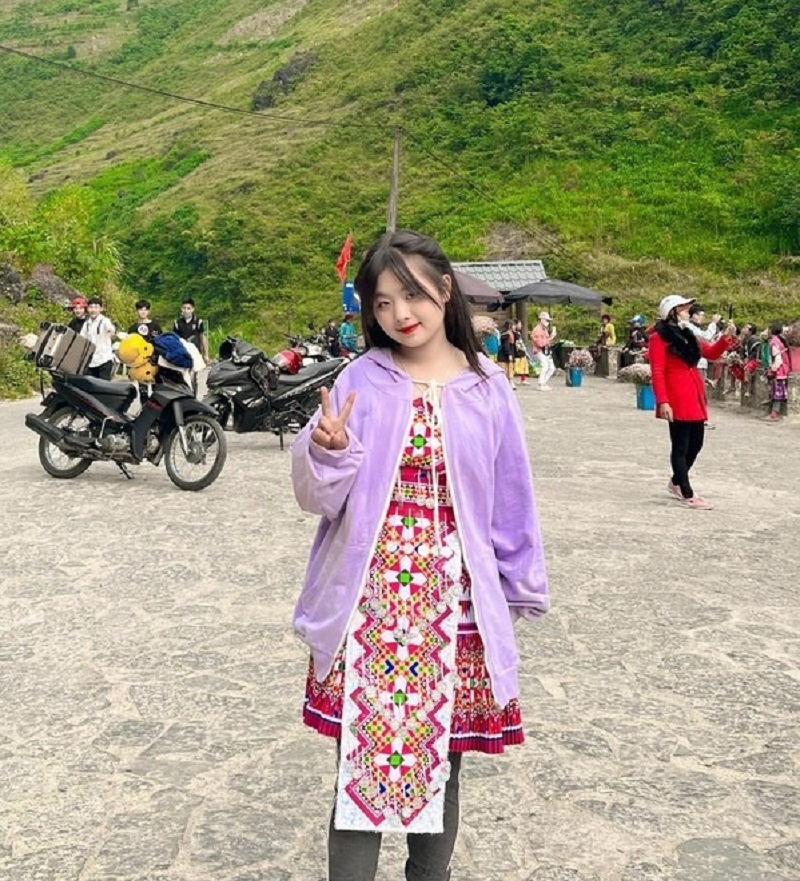 Phúng Phính Hà Giang thay đổi phong cách, hóa nàng thơ với áo dài trắng - Ảnh 5