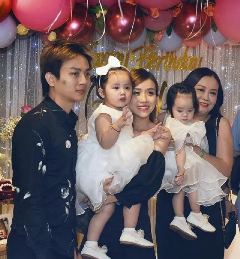 Hình ảnh gia đình nhỏ của Hoài Lâm khi còn mặn nồng Hình ảnh gia đình nhỏ của Hoài Lâm khi còn mặn nồng