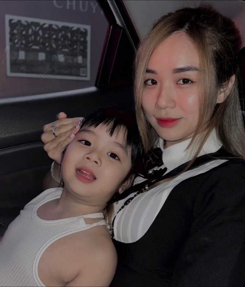 Ảnh hiếm lúc mới sinh của con gái út Hoài Lâm và vợ cũ - Ảnh 1 Ảnh hiếm lúc mới sinh của con gái út Hoài Lâm và vợ cũ - Ảnh 1