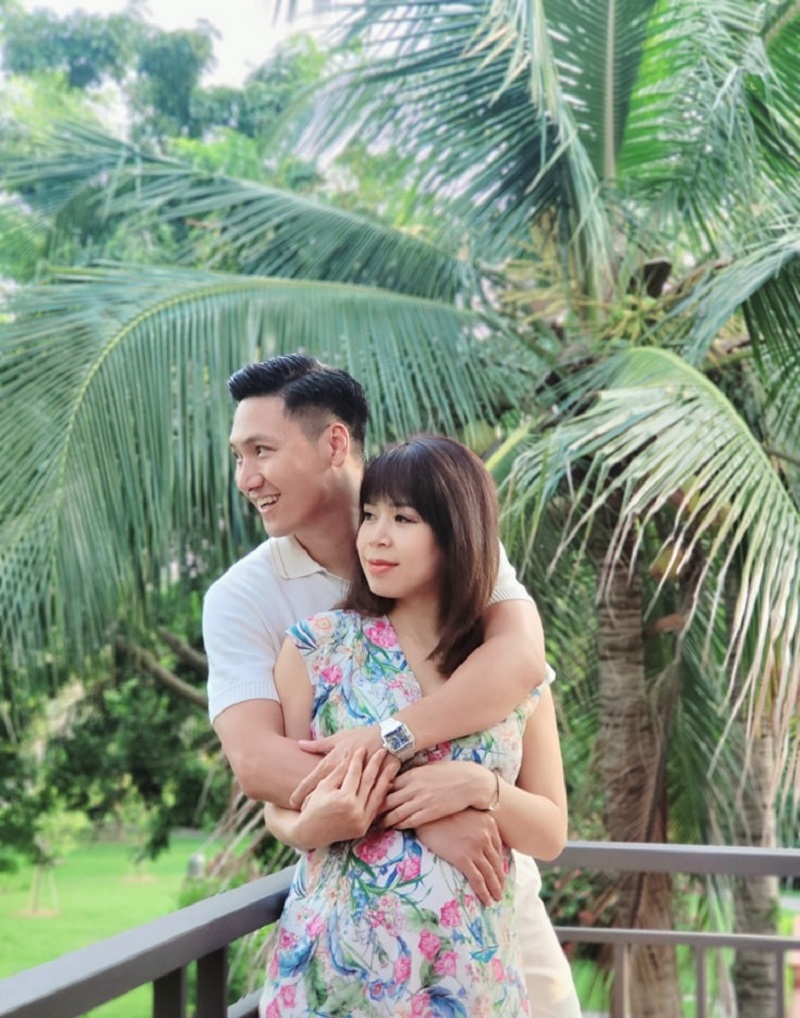 Cười té ghế màn kỷ niệm 14 năm ngày cưới chuẩn trai ngoan của diễn viên Mạnh Trường - Ảnh 1 Cười té ghế màn kỷ niệm 14 năm ngày cưới chuẩn trai ngoan của diễn viên Mạnh Trường - Ảnh 1