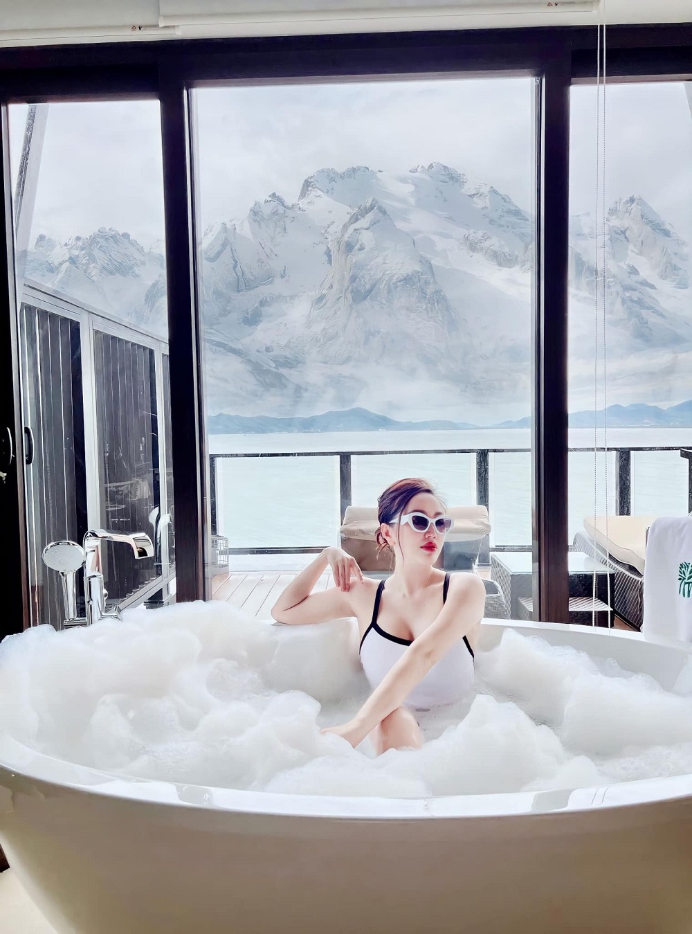 Bảo Thy tận hưởng cuộc sống sang chảnh, đi du lịch thỏa thích