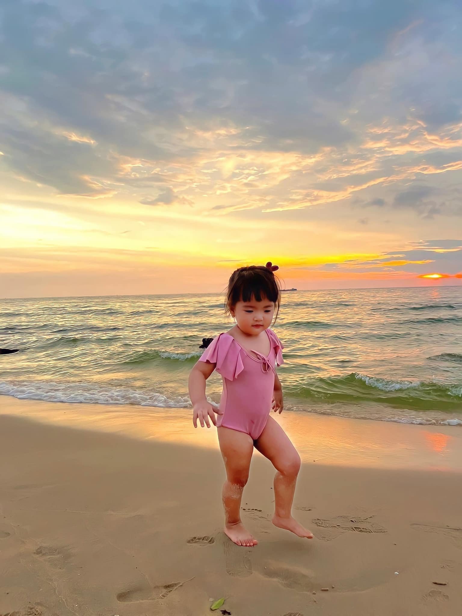 Từng bị chê bai, nay ái nữ nhà Mạc Văn Khoa ngày càng 'đốn tim' dân mạng - Ảnh 3 Từng bị chê bai, nay ái nữ nhà Mạc Văn Khoa ngày càng 'đốn tim' dân mạng - Ảnh 3