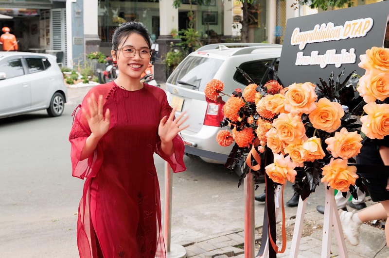 Phương Mỹ Chi xây dựng hình tượng trưởng thành sau thành lập công ty ở tuổi 19 Phương Mỹ Chi xây dựng hình tượng trưởng thành sau thành lập công ty ở tuổi 19