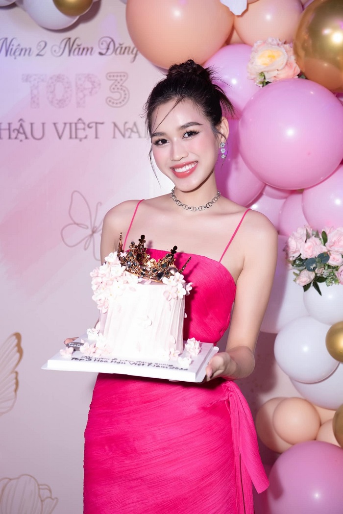 2 năm đăng quang nhạt nhòa, Đỗ Thị Hà vẫn nhận được quà 'khủng' - Ảnh 1 2 năm đăng quang nhạt nhòa, Đỗ Thị Hà vẫn nhận được quà 'khủng' - Ảnh 1