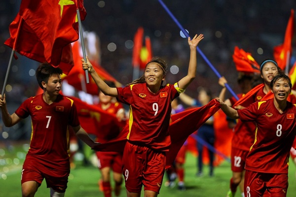 1 PGS TS góp ý thẳng: Ước thay 32 cô gái bằng 32 tuyển thủ nữ Việt Nam! 3