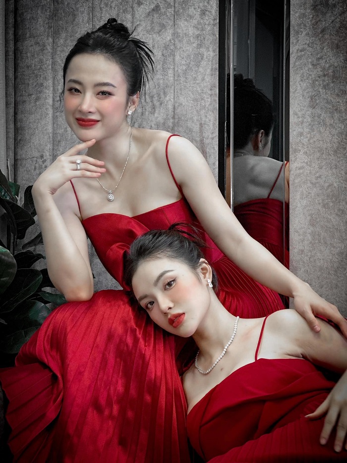 Angela Phương Trinh tái hợp kình địch 16 năm, tỏ rõ thái độ không ngờ - Ảnh 2 Angela Phương Trinh tái hợp kình địch 16 năm, tỏ rõ thái độ không ngờ - Ảnh 2