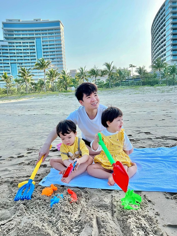 Trang cá nhân của anh chồng Đỗ Mỹ Linh ngập tràn ảnh 2 nhóc tì Trang cá nhân của anh chồng Đỗ Mỹ Linh ngập tràn ảnh 2 nhóc tì