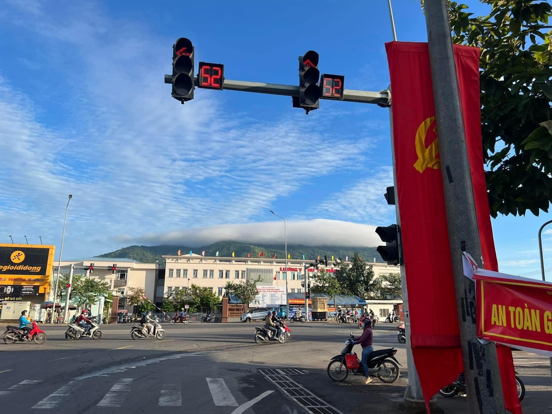 Sau núi Bà Đen, người dân sống gần núi Chứa Chan lại rần rần chia sẻ cảnh tượng đặc biệt - Ảnh 4