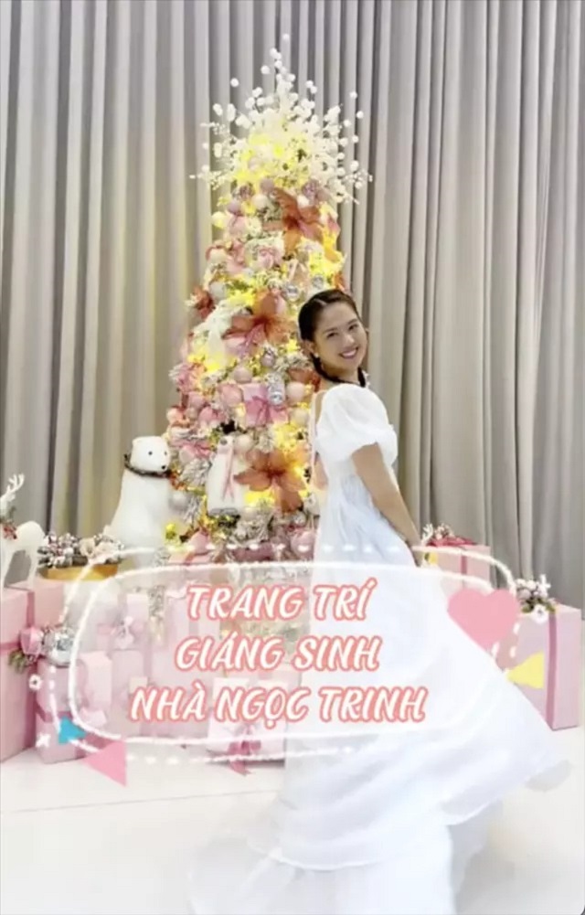 Biệt thự 50 tỷ của Ngọc Trinh trang hoàng Noel chuẩn phong cách 'nữ hoàng nội y' Biệt thự 50 tỷ của Ngọc Trinh trang hoàng Noel chuẩn phong cách 'nữ hoàng nội y'