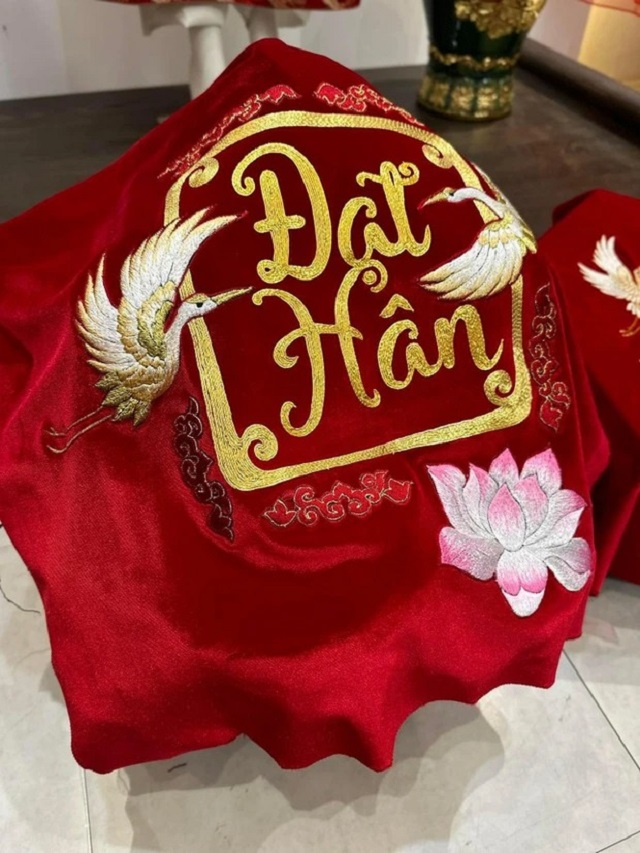 Tất cả phụ kiện đều do Ngọc Hân tự tay chuẩn bị Tất cả phụ kiện đều do Ngọc Hân tự tay chuẩn bị