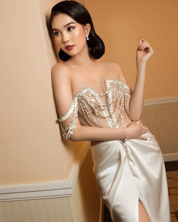 Ngọc Trinh khoe visual đỉnh cao: U40 vẫn là tường thành nhan sắc - Ảnh 7 Ngọc Trinh khoe visual đỉnh cao: U40 vẫn là tường thành nhan sắc - Ảnh 7
