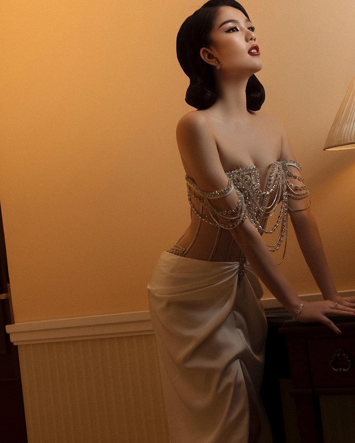 Ngọc Trinh khoe visual đỉnh cao: U40 vẫn là tường thành nhan sắc - Ảnh 8 Ngọc Trinh khoe visual đỉnh cao: U40 vẫn là tường thành nhan sắc - Ảnh 8