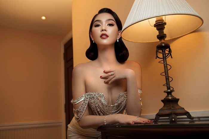 Ngọc Trinh khoe visual đỉnh cao: U40 vẫn là tường thành nhan sắc - Ảnh 9 Ngọc Trinh khoe visual đỉnh cao: U40 vẫn là tường thành nhan sắc - Ảnh 9
