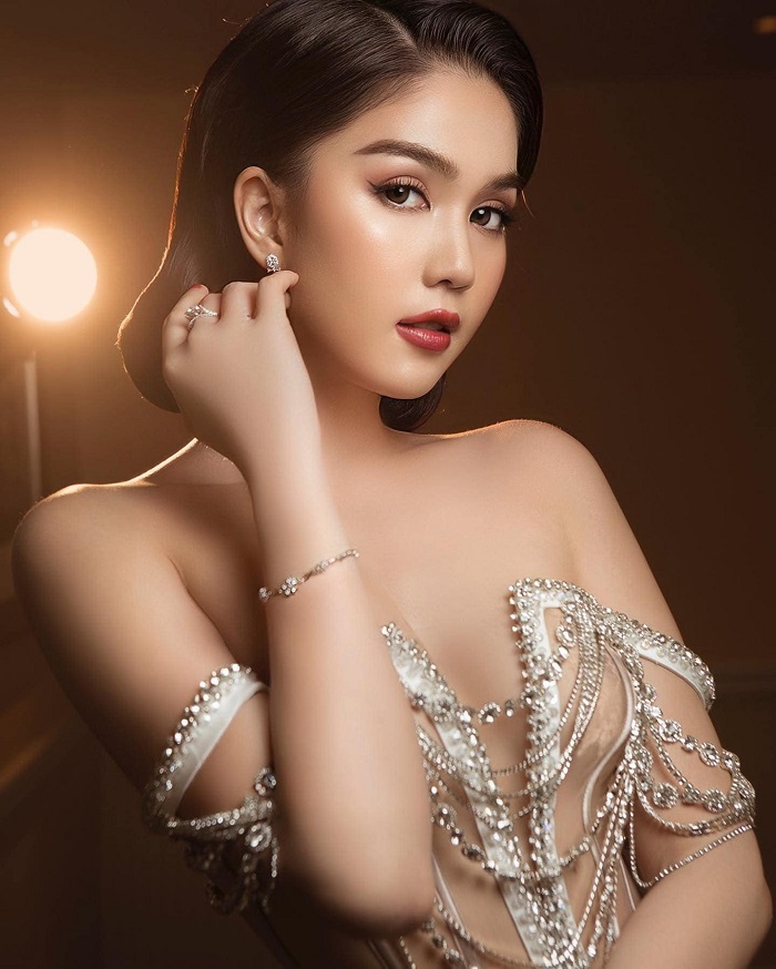Ngọc Trinh khoe visual đỉnh cao: U40 vẫn là tường thành nhan sắc - Ảnh 1 Ngọc Trinh khoe visual đỉnh cao: U40 vẫn là tường thành nhan sắc - Ảnh 1