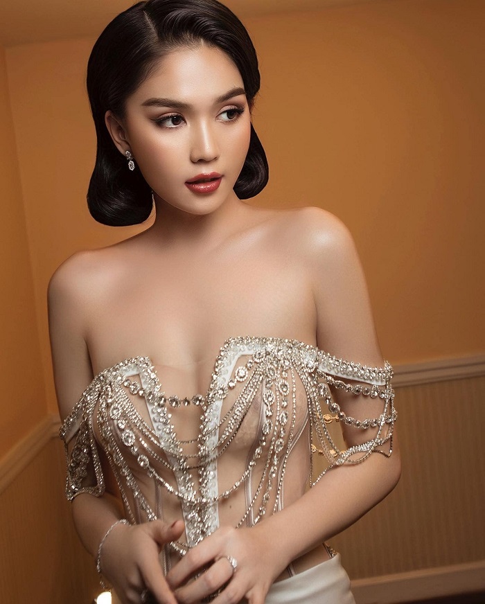 Ngọc Trinh khoe visual đỉnh cao: U40 vẫn là tường thành nhan sắc - Ảnh 2 Ngọc Trinh khoe visual đỉnh cao: U40 vẫn là tường thành nhan sắc - Ảnh 2