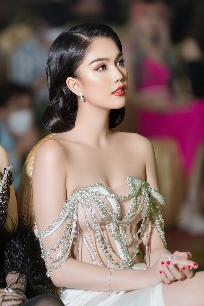 Ngọc Trinh khoe visual đỉnh cao: U40 vẫn là tường thành nhan sắc - Ảnh 3 Ngọc Trinh khoe visual đỉnh cao: U40 vẫn là tường thành nhan sắc - Ảnh 3