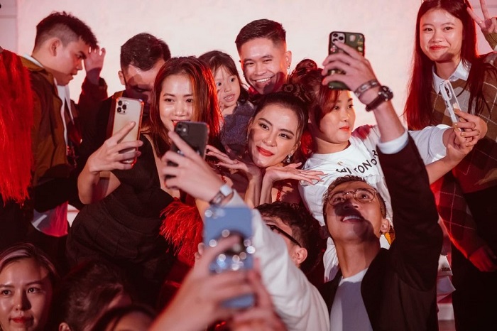 Mỹ nhân đẹp nhất The Masked Singer bị lật mặt sớm nhưng tên tuổi nổi rần rần - Ảnh 2 Mỹ nhân đẹp nhất The Masked Singer bị lật mặt sớm nhưng tên tuổi nổi rần rần - Ảnh 2
