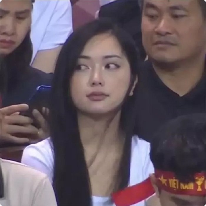 Vợ Hà Đức Chinh sáng bật khán đài khi đi cổ vũ chồng trận Việt Nam vs Dortmund Vợ Hà Đức Chinh sáng bật khán đài khi đi cổ vũ chồng trận Việt Nam vs Dortmund