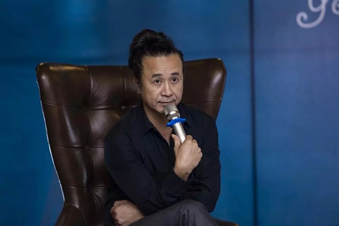 Nhạc sĩ Lê Minh Sơn: '100 ca sĩ thì 90 người phải nhờ hỗ trợ phòng thu' Nhạc sĩ Lê Minh Sơn: '100 ca sĩ thì 90 người phải nhờ hỗ trợ phòng thu'