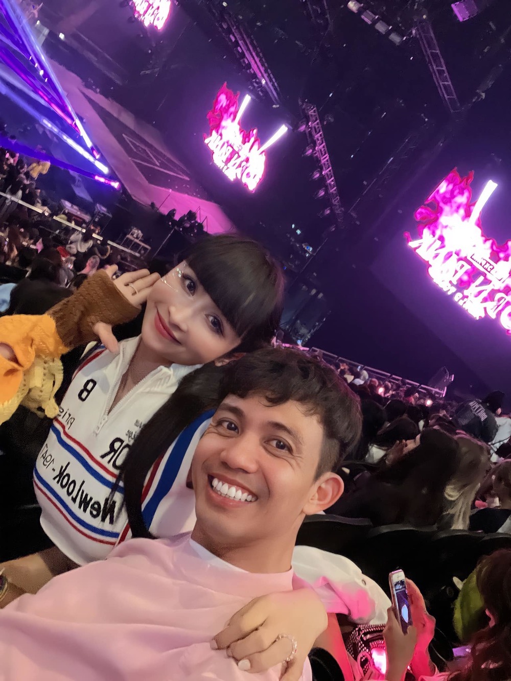 Chiều vợ như đại gia Minh Nhựa, bỏ tiền 'khủng' đưa bà xã sang tận London đu idol - Ảnh 1 Chiều vợ như đại gia Minh Nhựa, bỏ tiền 'khủng' đưa bà xã sang tận London đu idol - Ảnh 1