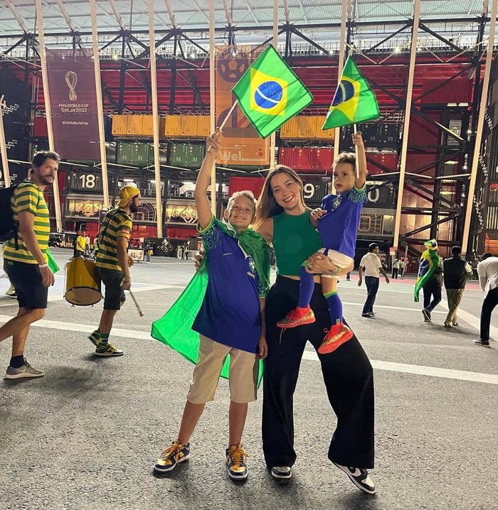 Bạn gái cũ đưa con trai đi cổ vũ Neymar Bạn gái cũ đưa con trai đi cổ vũ Neymar