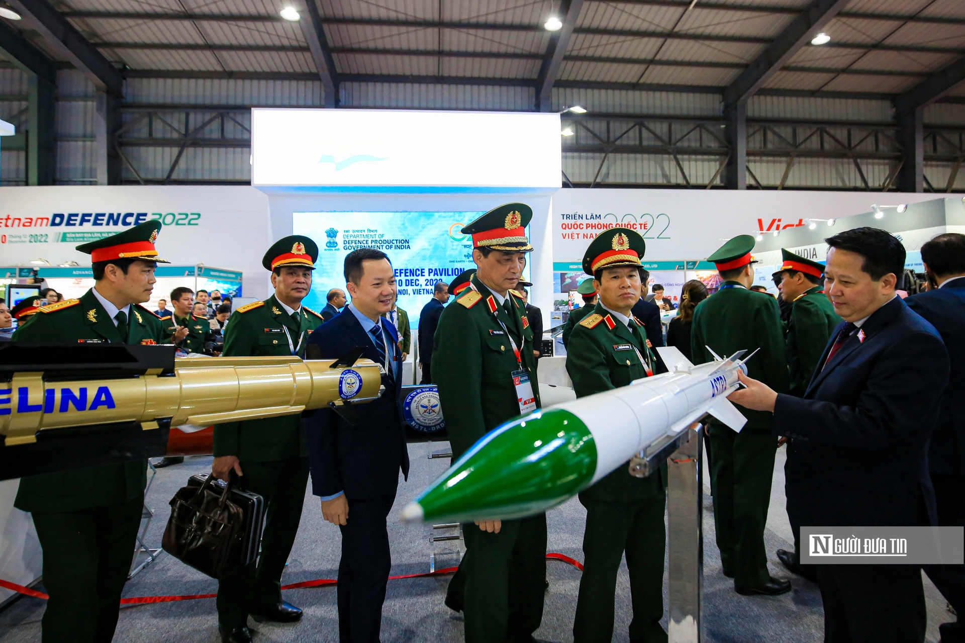 Các sản phẩm của Việt Nam trưng bày, giới thiệu tại Triển lãm sẽ bao gồm các sản phẩm do các cơ quan, đơn vị của Bộ Quốc phòng (Tổng cục CNQP, Quân chủng PK-KQ, Quân chủng Hải quân, Học viện KTQS, Trung tâm Nhiệt đới Việt - Nga, Tập đoàn Công nghiệp viễn thông Quân đội và các công ty thương mại, dịch vụ của Bộ Quốc phòng) và Bộ Công an (Cục Công nghiệp an ninh) nghiên cứu, chế tạo.