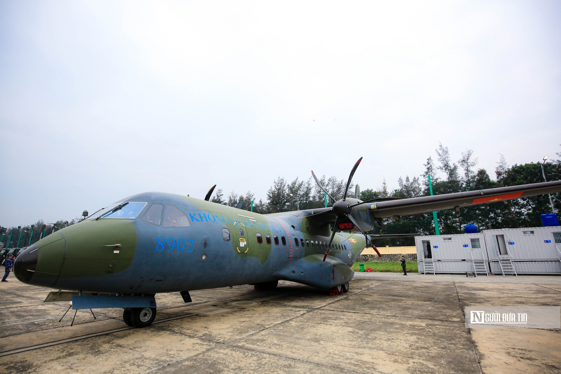 Đây là loại máy bay vận tải quân sự chiến thuật hai động cơ, do hãng Airbus Military, trụ sở tại Tây Ban Nha, chế tạo. Mẫu C-295 đầu tiên bay thử năm 1997 và được chào bán năm 2001.