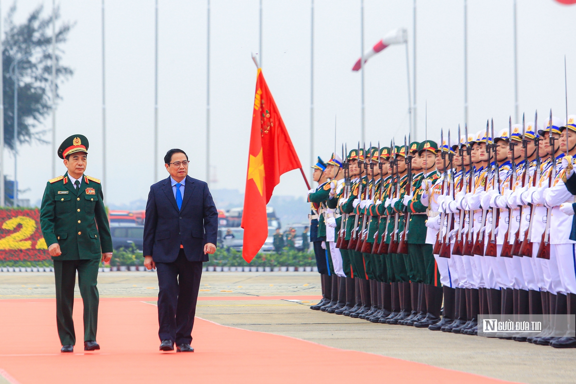 8h ngày 8/12, Thủ tướng Phạm Minh Chính cùng đại tướng Phan Văn Giang - Bộ trưởng Quốc phòng, đã có mặt tại sân bay Gia Lâm để khai mạc triển Quốc phòng quốc tế Việt Nam 2022.