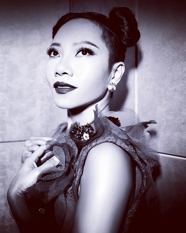 Sự thật khoảnh khắc Phượng Hoàng Lửa diva Hà Trần bị lộ tẩy thân phận - Ảnh 3 Sự thật khoảnh khắc Phượng Hoàng Lửa diva Hà Trần bị lộ tẩy thân phận - Ảnh 3