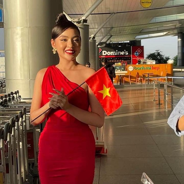 Chân dài rạng rỡ tại sân bay trước khi lên đường sang Thái Lan chinh chiến Chân dài rạng rỡ tại sân bay trước khi lên đường sang Thái Lan chinh chiến