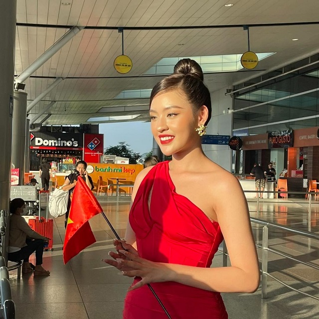 Trần Thanh Tâm bị bắt gặp cô đơn lẻ bóng tại sân bay đi thi Miss Fabulous - Ảnh 3 Trần Thanh Tâm bị bắt gặp cô đơn lẻ bóng tại sân bay đi thi Miss Fabulous - Ảnh 3