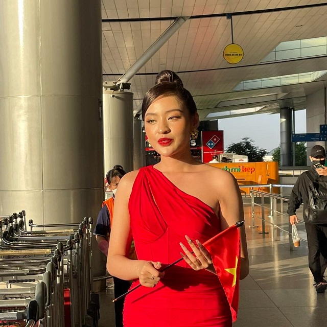 Trần Thanh Tâm bị bắt gặp cô đơn lẻ bóng tại sân bay đi thi Miss Fabulous - Ảnh 2 Trần Thanh Tâm bị bắt gặp cô đơn lẻ bóng tại sân bay đi thi Miss Fabulous - Ảnh 2