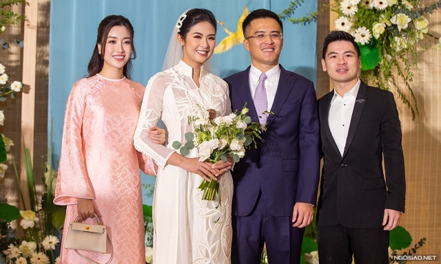 Tham dự đám cưới, Đỗ Mỹ Linh diện áo dài suông giấu dáng (Ảnh: Ngoisao.net) Tham dự đám cưới, Đỗ Mỹ Linh diện áo dài suông giấu dáng (Ảnh: Ngoisao.net)
