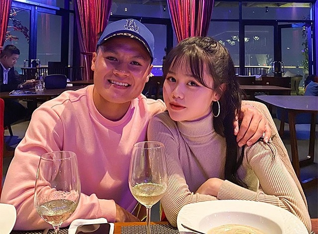 Quang Hải và Huỳnh Anh từng có thời gian công khai yêu nhau Quang Hải và Huỳnh Anh từng có thời gian công khai yêu nhau