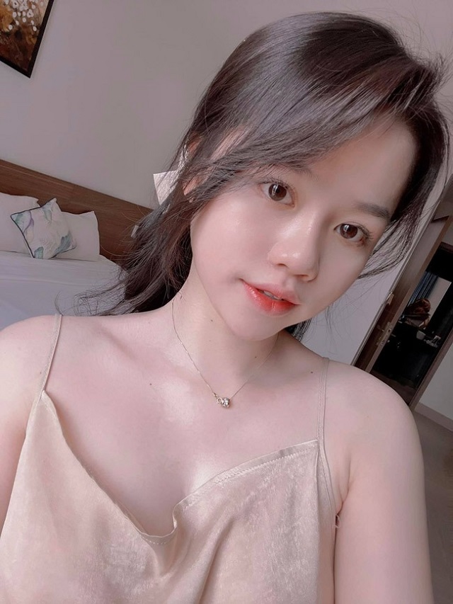 Huỳnh Anh có làn da trắng phát sáng Huỳnh Anh có làn da trắng phát sáng