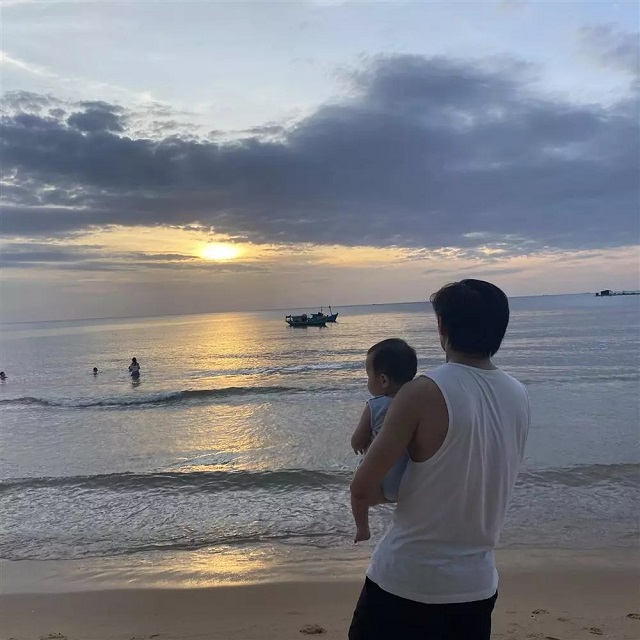 Doanh nhân Ngọc Tiền hiếm hoi khoe ảnh 3 con: Ngoại hình con chung với Quý Bình gây chú ý - Ảnh 2