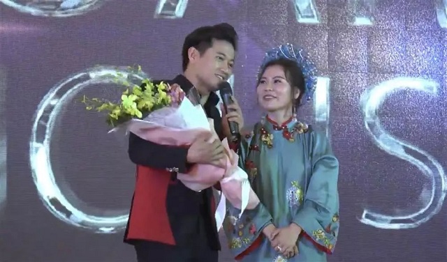 Cặp đôi sau 2 năm về chung một nhà vẫn cực kỳ tình cảm