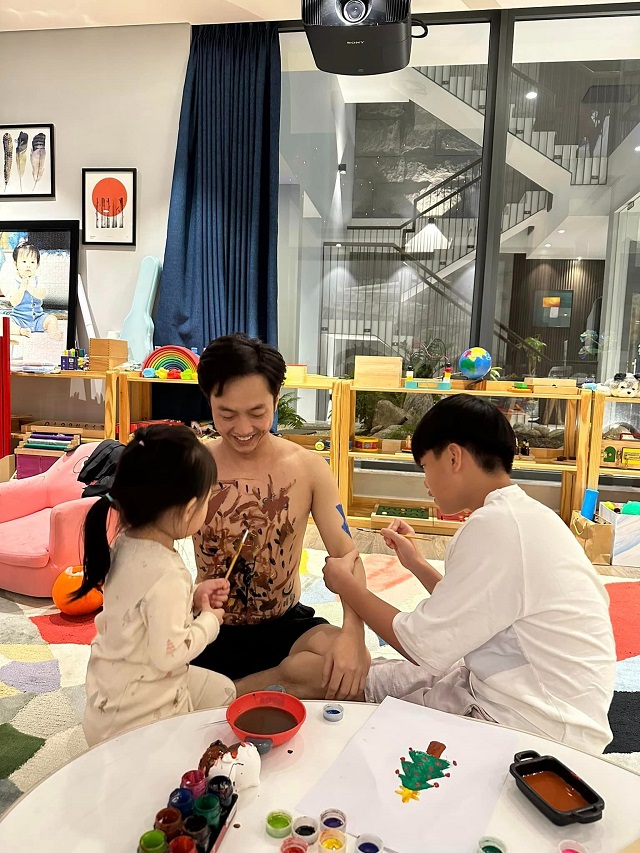 Cường đô la ra ngoài làm sếp lớn, về nhà thành trò tiêu khiển cho các con Cường đô la ra ngoài làm sếp lớn, về nhà thành trò tiêu khiển cho các con