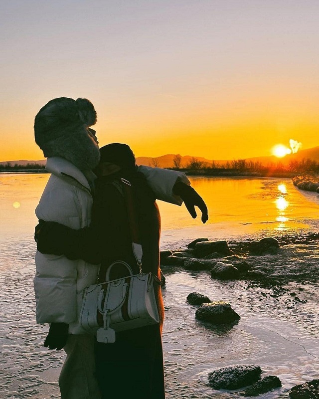 Thôi úp mở, Châu Bùi chính thức công khai hẹn hò Binz tại Iceland - Ảnh 2