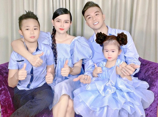 Gia đình Khánh Đơn hiện tại Gia đình Khánh Đơn hiện tại